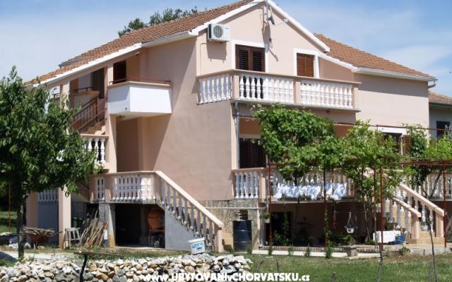 Apartmanok Santini – Szálláshely Sv. Filip i Jakov Horvátország