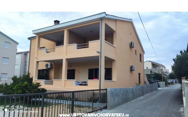 Apartmanok Julia – Szálláshely Sv. Filip i Jakov Horvátország