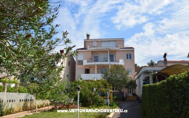 Cvita Ház Apartmanok – Szálláshely Sv. Filip i Jakov Horvátország