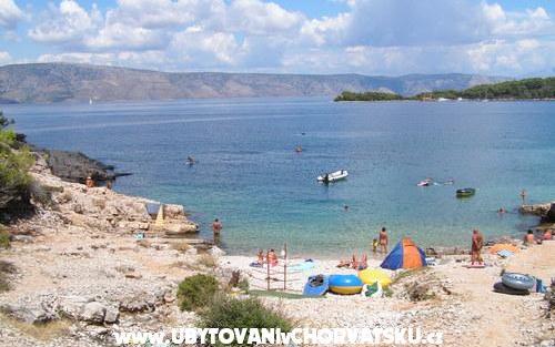 Apartmanok pored mora – Szálláshely Hvar sziget Horvátország