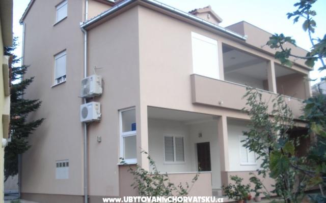 Apartman Mira 5+2 – Szálláshely Kastela Horvátország