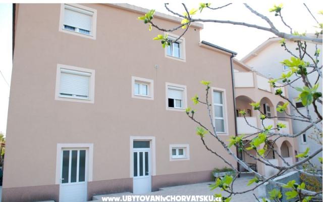 Apartmanok Brnas – Szálláshely Kastela Horvátország