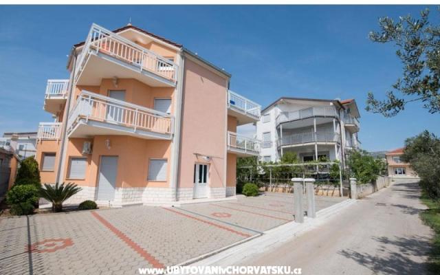 Villa Diva Apartmanok – Szálláshely Kastela Horvátország