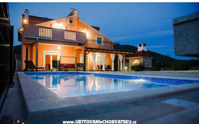 Holiday Home Anica – Szálláshely Knin Horvátország