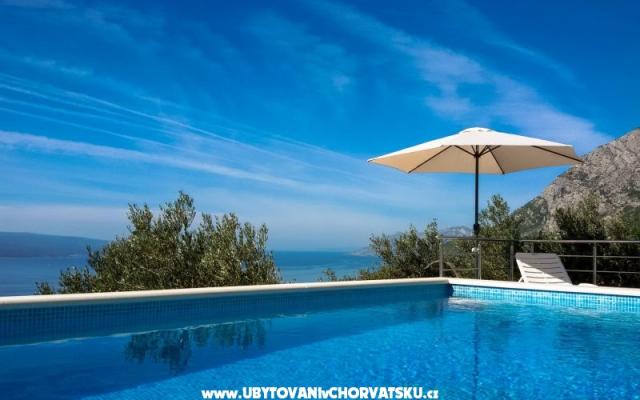 Apartmanok medencével – Szálláshely Makarska Horvátország
