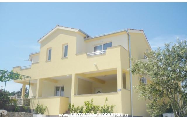 Apartmanok Ivana – Szálláshely Marina - Trogir Horvátország