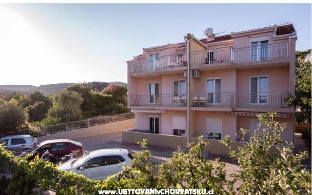 Apartmanok Neve – Szálláshely Marina - Trogir Horvátország