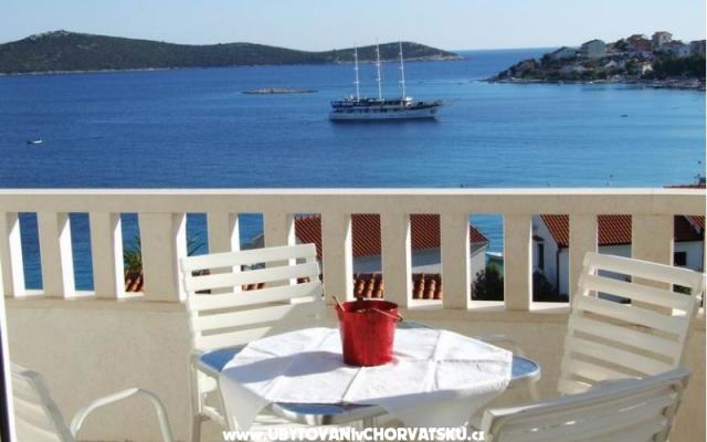 Apartmanok Villa MANDINA medencével – Szálláshely Marina - Trogir Horvátország