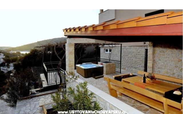 Vakáció - Mirna vala – Szálláshely Marina - Trogir Horvátország
