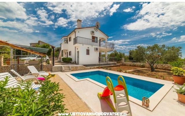 Apartmanok Vila Nena medencével – Szálláshely Marina - Trogir Horvátország