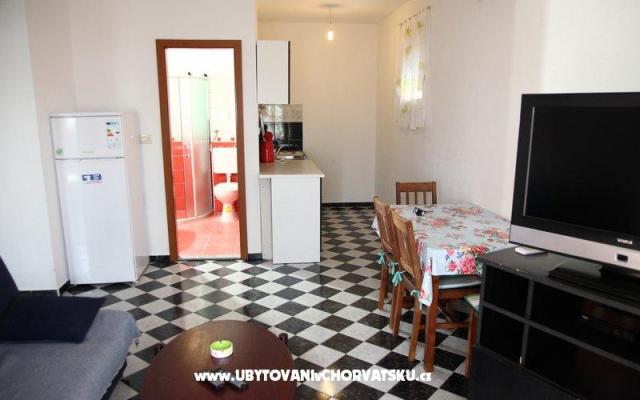 Apartmanok Dona – Szálláshely Omis Horvátország