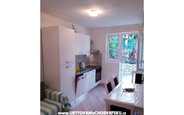 Apartmanok Karolina – Szálláshely Omis Horvátország
