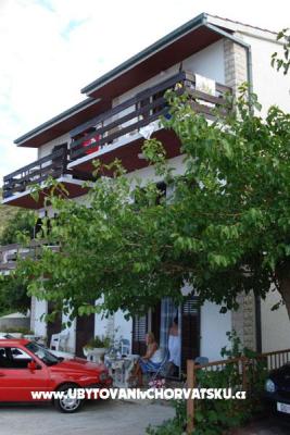 Apartmanok Marija i Martin (2. kat) – Szálláshely Omis Horvátország