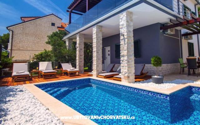 Villa Jasmina – Szálláshely Omis Horvátország