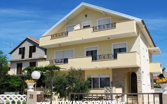 Apartmanok NELA – Szálláshely Pirovac Horvátország