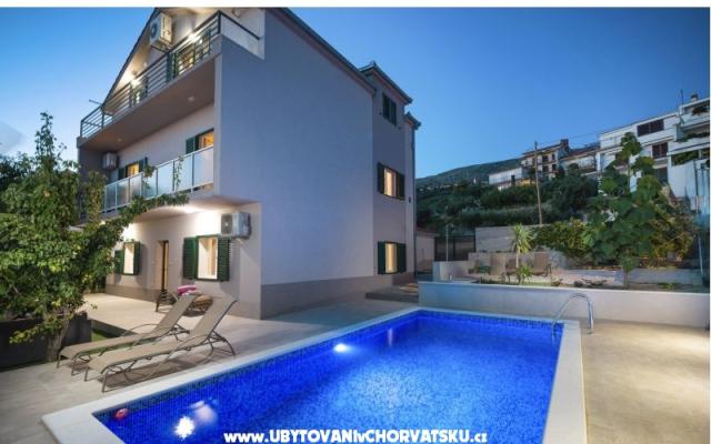 Apartmanok s bazenom Cvita/Podstrana – Szálláshely Podstrana Horvátország