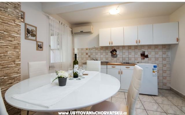 Apartmanok Dane – Szálláshely Podstrana Horvátország