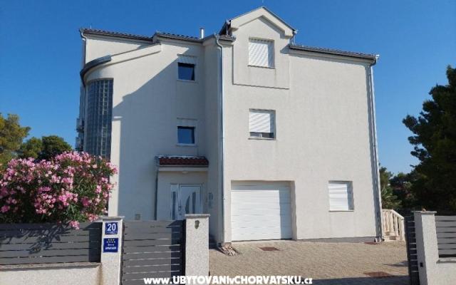 Apartmanok Pinea Sol – Szálláshely Sibenik Horvátország