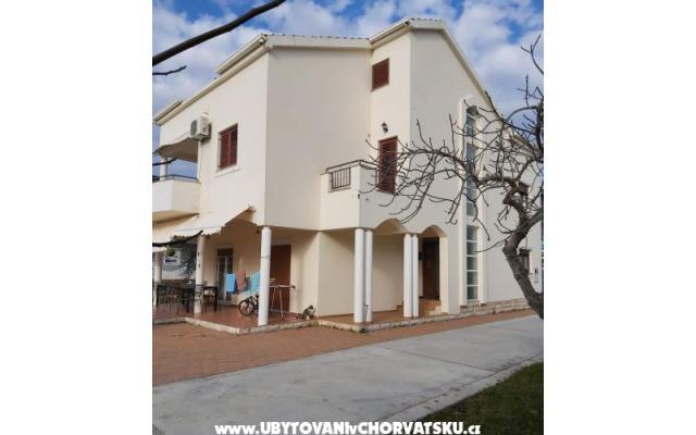 Apartmanok Elvis – Szálláshely Sukosan Horvátország