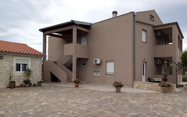 Apartmanok Lara – Szálláshely Sukosan Horvátország