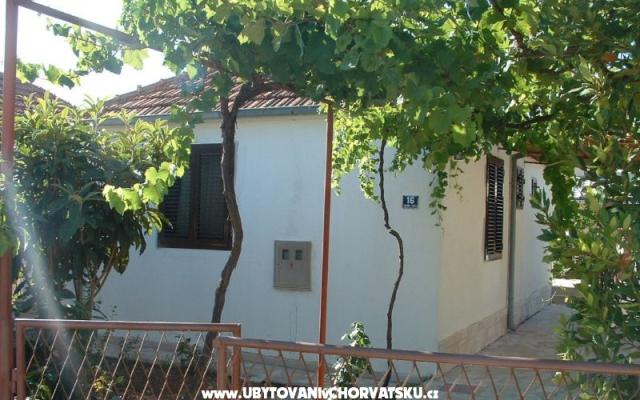 Apartman Lenka – Szálláshely Supetar – Brac Horvátország