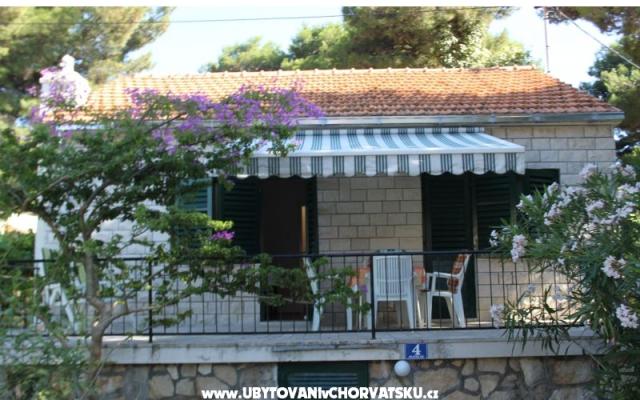 Villa Dragan – Szálláshely Supetar – Brac Horvátország