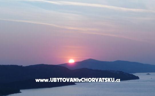 Apartmanok Anamaria – Szálláshely Trogir Horvátország
