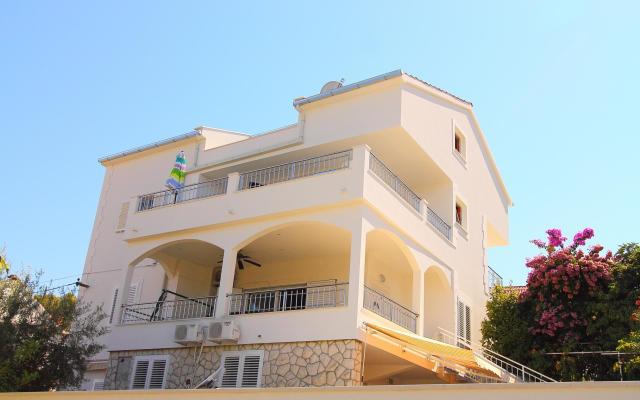 Genesis Apartmanok  – Szálláshely Trogir Horvátország