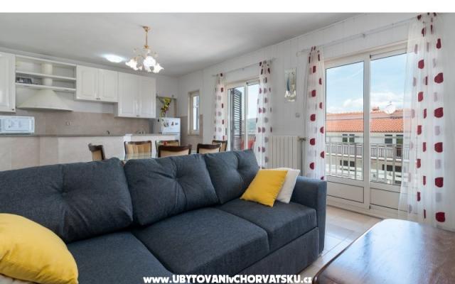 Lola Apartmanok – Szálláshely Trogir Horvátország