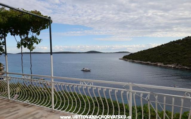 Beachfront apartments Maria Ljublje – Szálláshely Trogir Horvátország