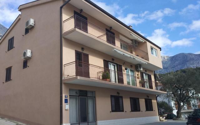 Apartmanok Mena – Szálláshely Tucepi Horvátország