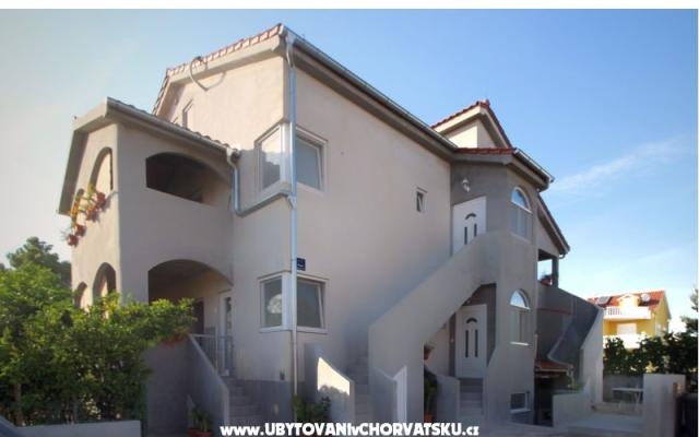 Apartmanok Banović Vodice  – Szálláshely Vodice Horvátország