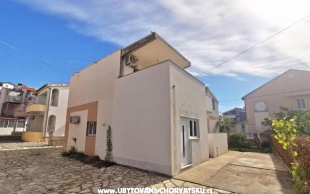 Apartmanok Ema i Roza – Szálláshely Vodice Horvátország