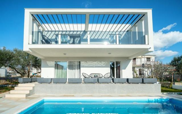Beach Villa medencével Tribunj – Szálláshely Vodice Horvátország