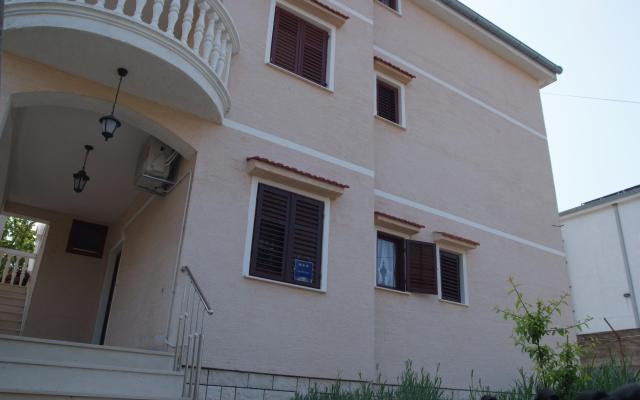 Apartmanok Cah – Szálláshely Vodice Horvátország