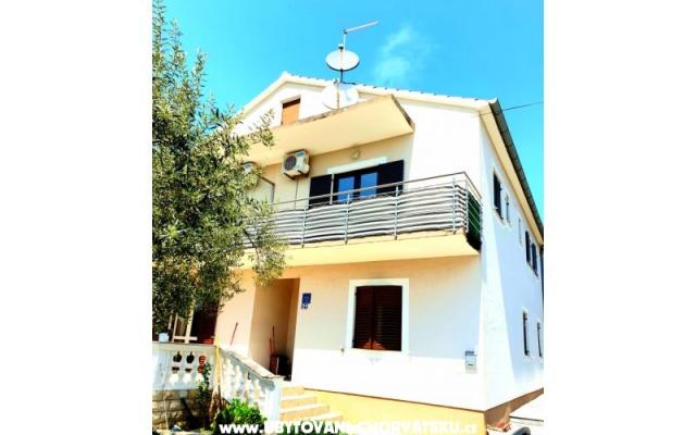 Apartmanok Grubelic – Szálláshely Vodice Horvátország