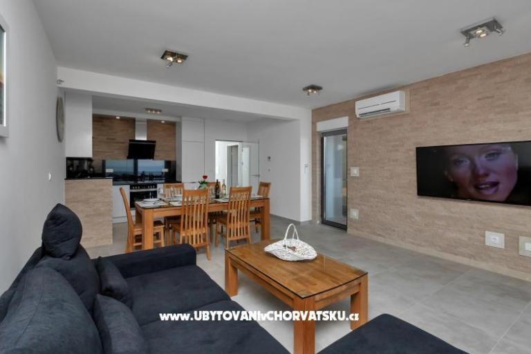 Hot Tub Luxury Apartmanok + beach p – fotó 5