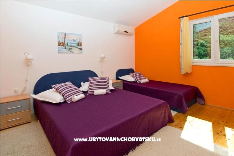 De Lux Apartmanok-SWIMMING POOL – fotó 3