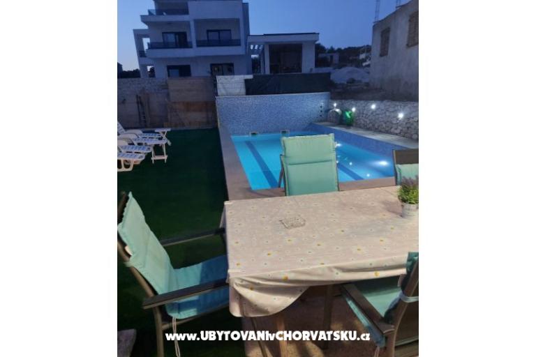 Apartmanok Dinko s grijanim bazenom – fotó 6