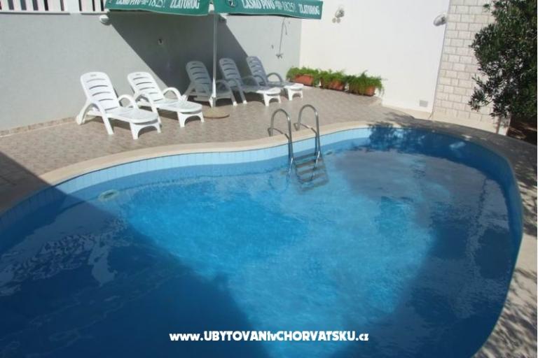 Apartmanok Villa MANDINA medencével – fotó 5