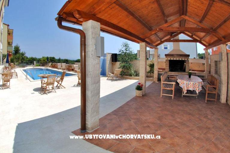 Apartmanok Flora – fotó 3