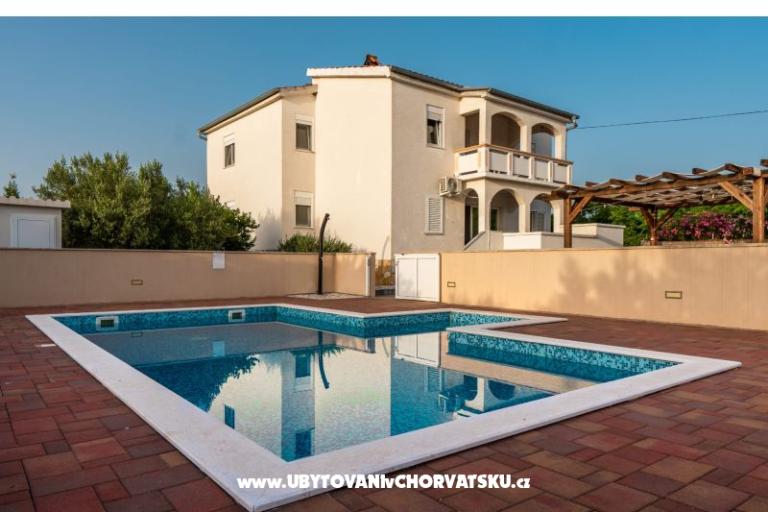 POOL HOUSE STIPE – fotó 20