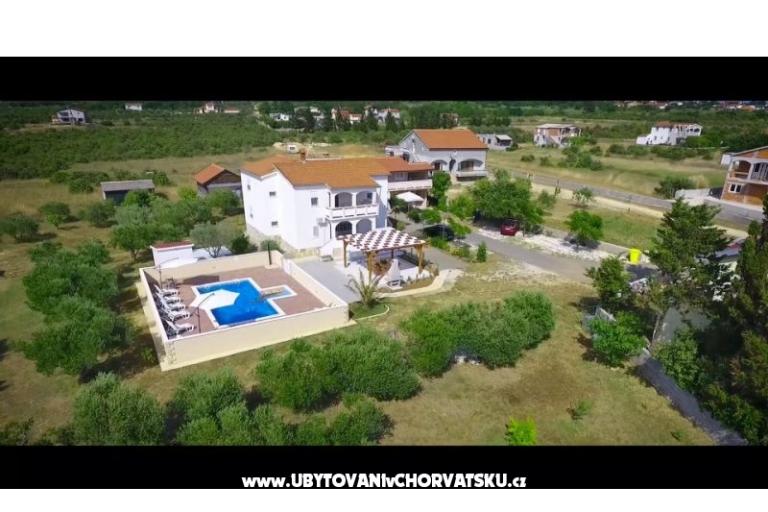 POOL HOUSE STIPE – fotó 3