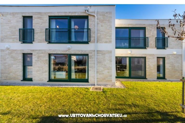 Queen Beach Resort Apartmanok – fotó 2