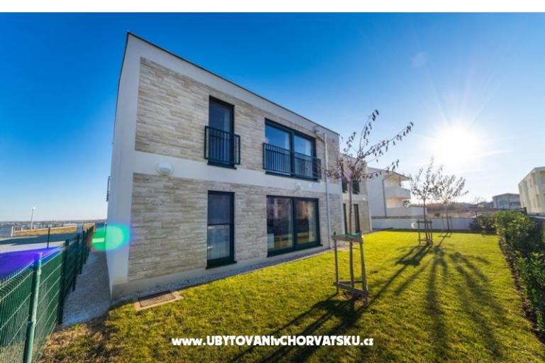 Queen Beach Resort Apartmanok – fotó 3