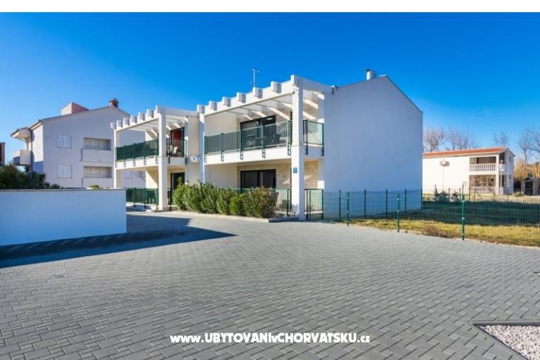 Queen Beach Resort Apartmanok – fotó 6