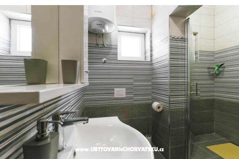 Apartman medencével and jacuzzi – fotó 10