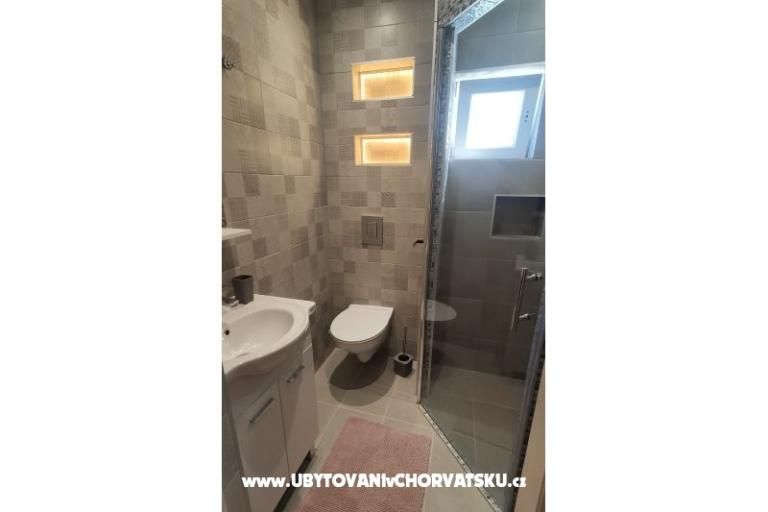 Apartman medencével and jacuzzi – fotó 13