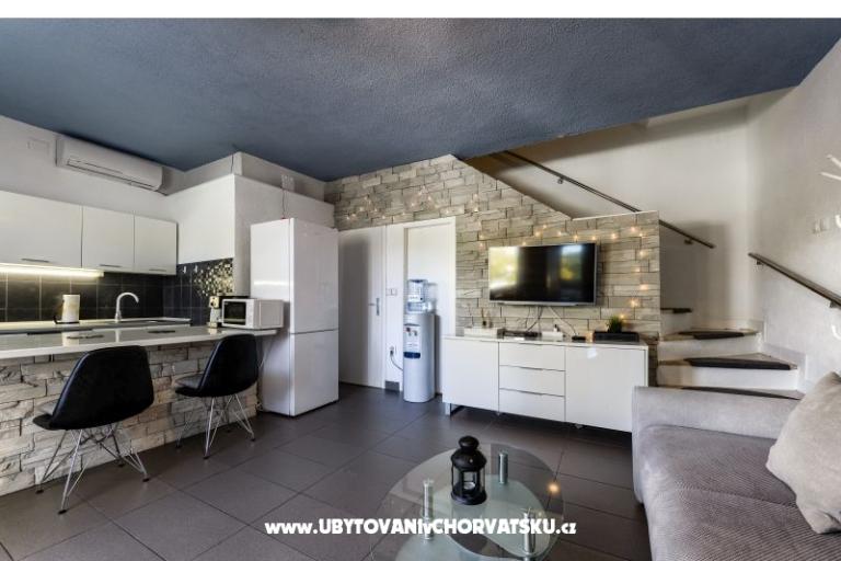 Apartman medencével and jacuzzi – fotó 16