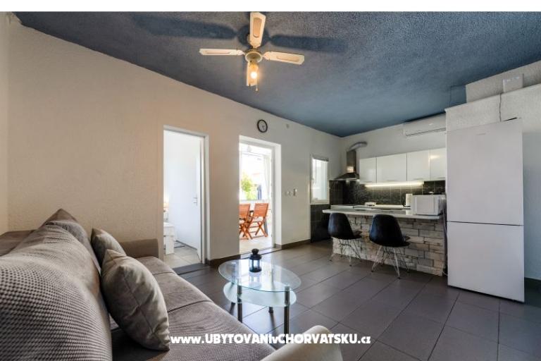 Apartman medencével and jacuzzi – fotó 17